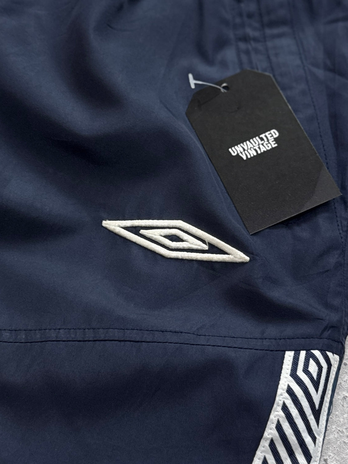 Vintage 2000s Umbro Adjustable 3/4 Track Shorts (L)