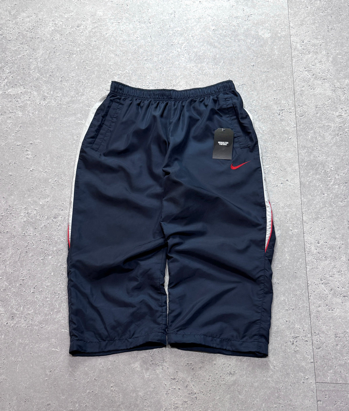 Vintage 2000s Nike 3/4 Track Shorts (L)
