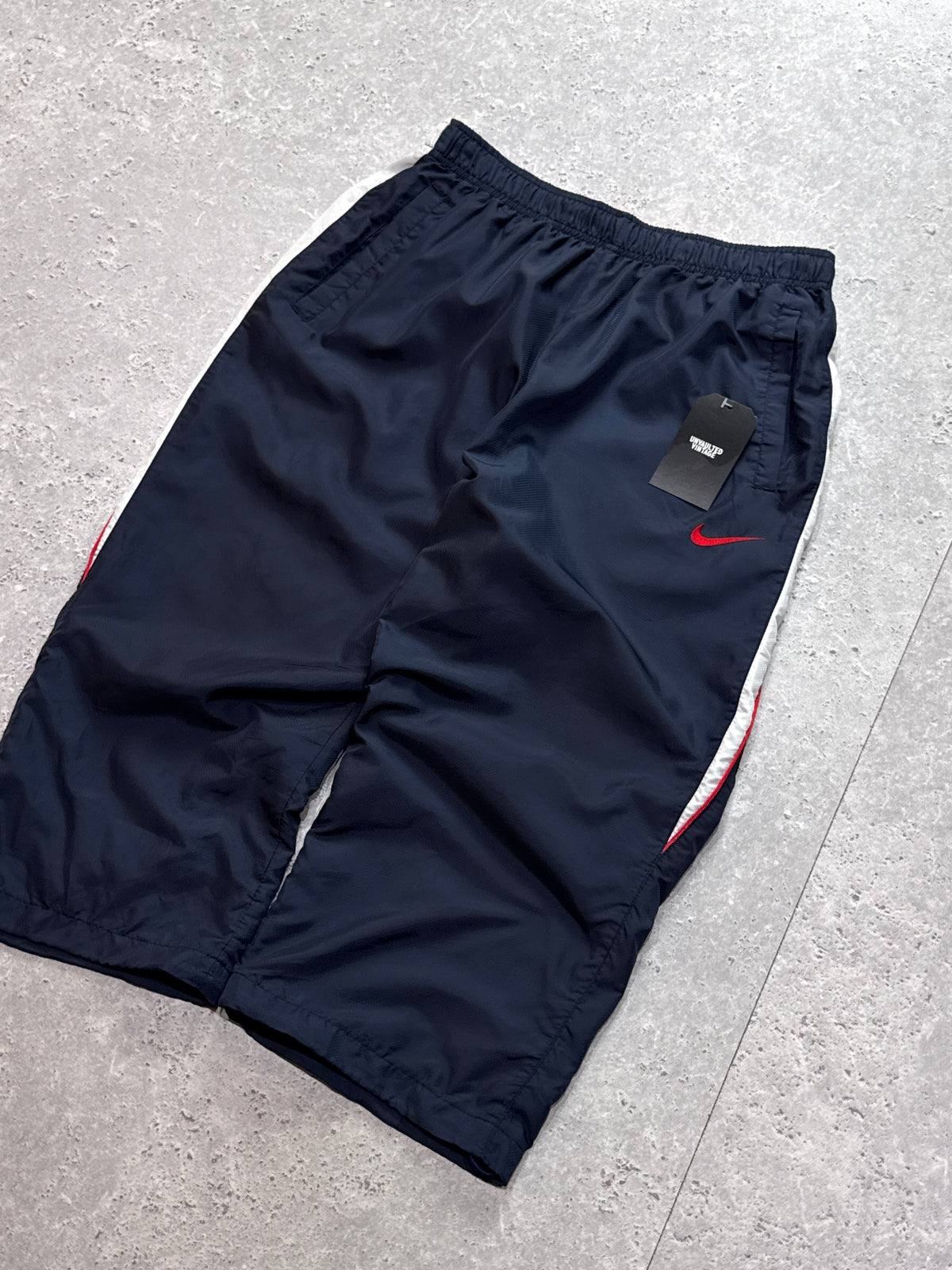 Vintage 2000s Nike 3/4 Track Shorts (L)