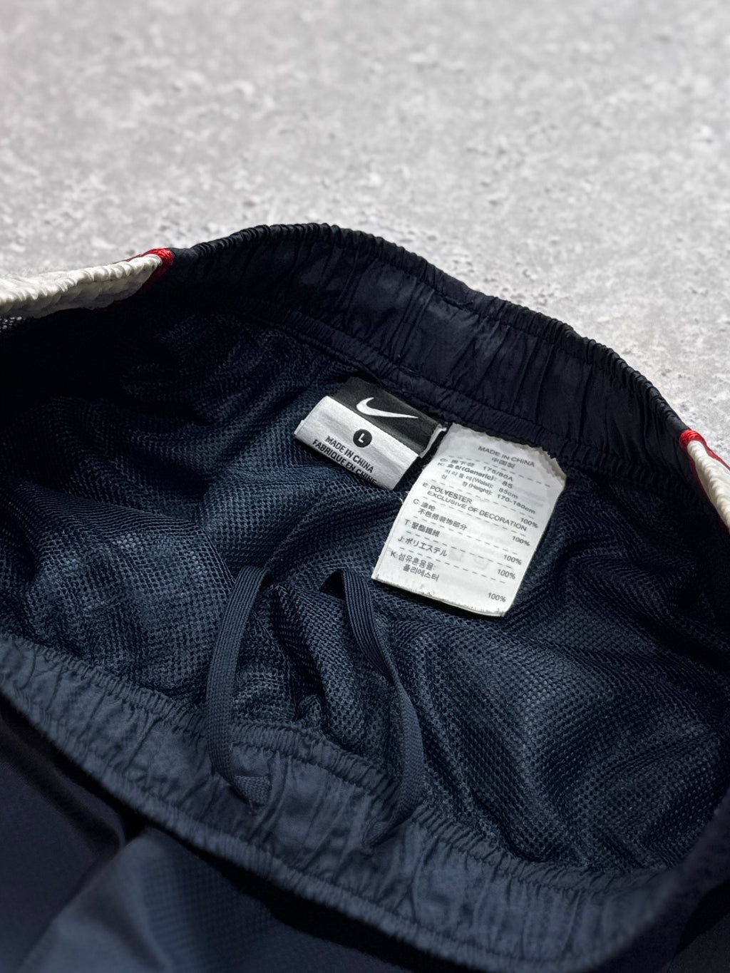 Vintage 2000s Nike 3/4 Track Shorts (L)