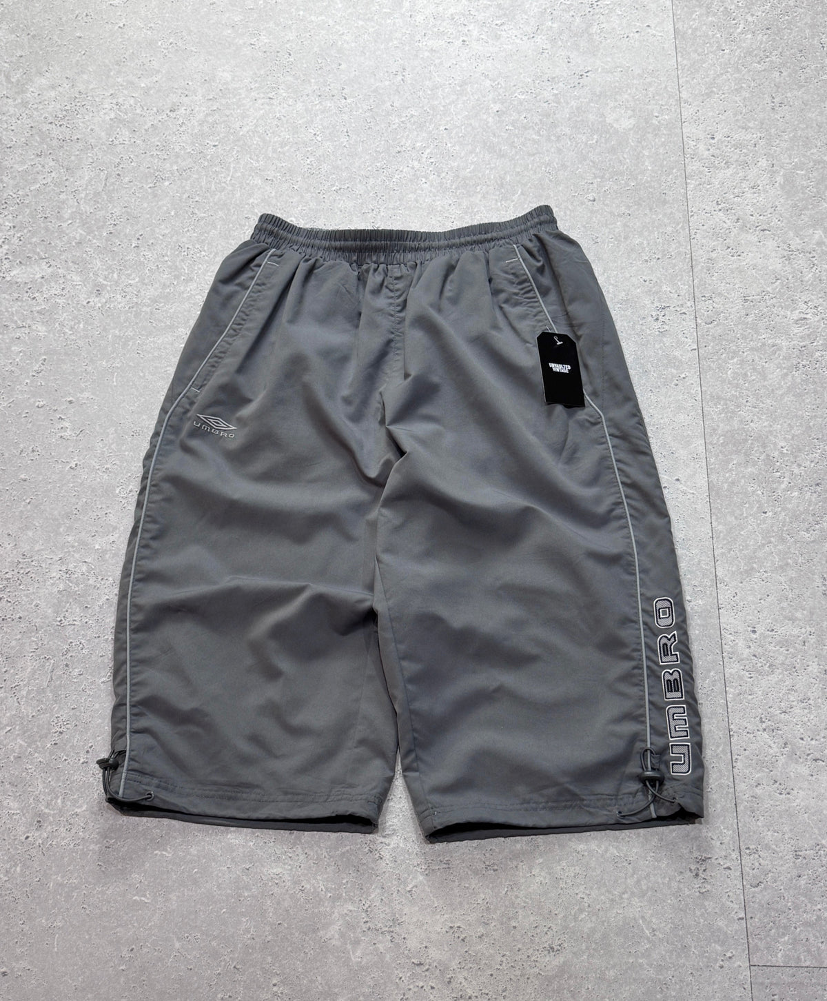 Vintage 2000s Umbro Spellout Adjustable 3/4 Track Shorts (L)