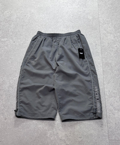 Vintage 2000s Umbro Spellout Adjustable 3/4 Track Shorts (L)