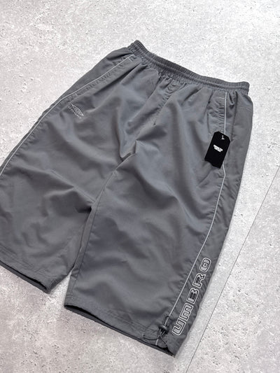 Vintage 2000s Umbro Spellout Adjustable 3/4 Track Shorts (L)
