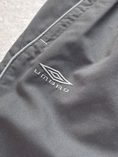 Vintage 2000s Umbro Spellout Adjustable 3/4 Track Shorts (L)