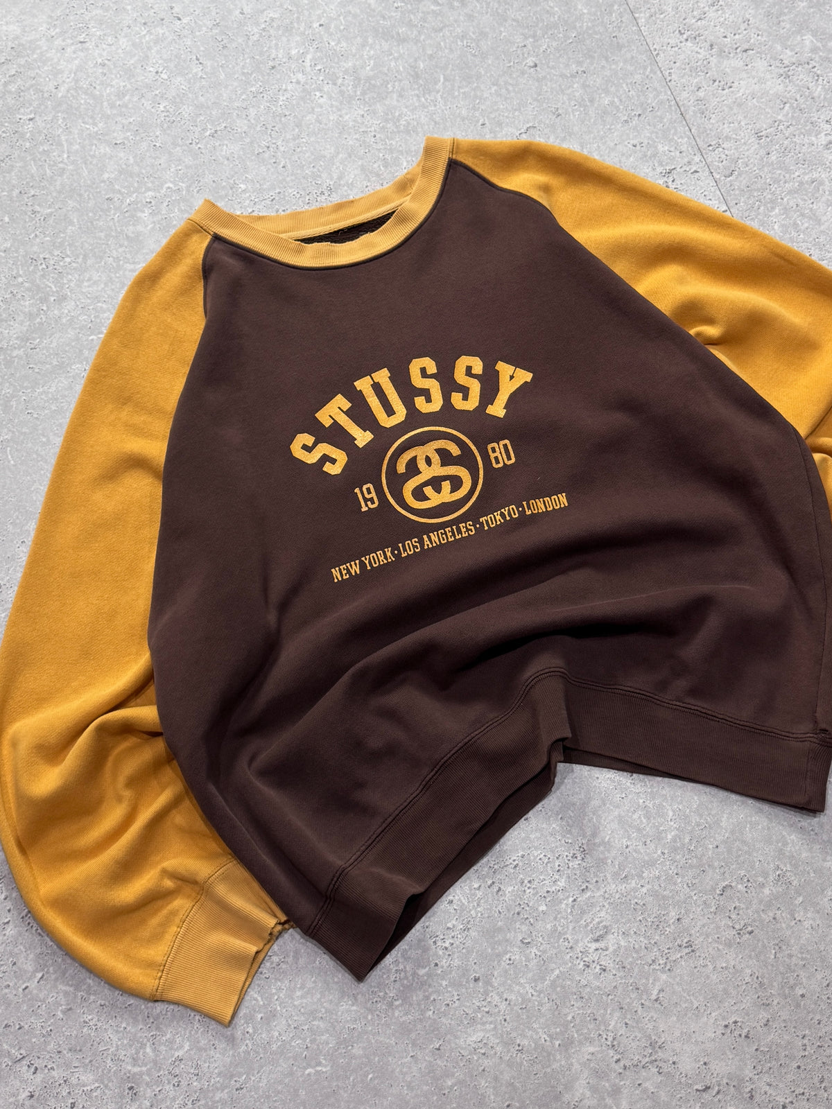 Vintage 2000s Stussy Spellout Raglan Sweater (M)
