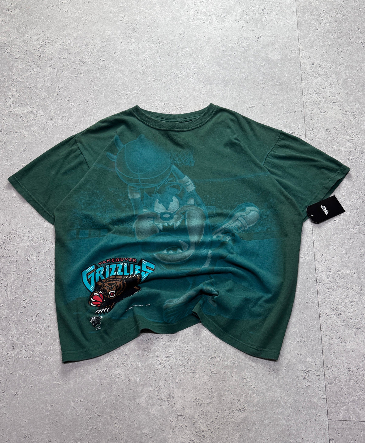 Vintage 90s Taz X Vancouver Grizzlies NBA Graphic Tee (L)