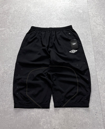 Vintage 2000s Umbro 3/4 Track Shorts (L)