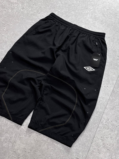 Vintage 2000s Umbro 3/4 Track Shorts (L)