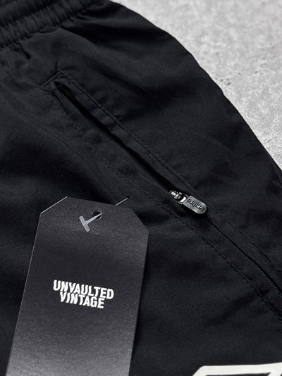 Vintage 2000s Umbro 3/4 Track Shorts (L)
