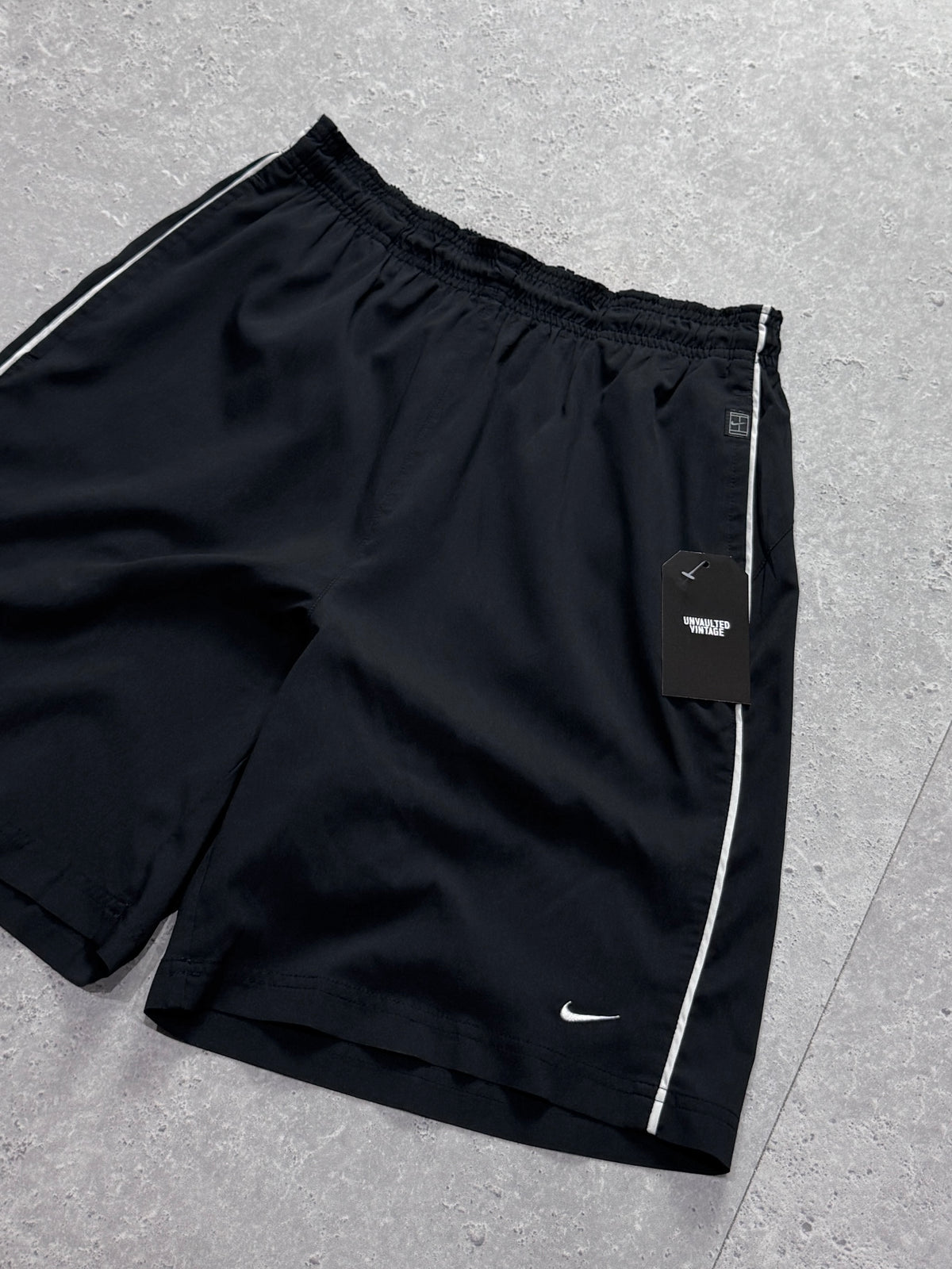 Vintage 2000s Nike Tennis Track Shorts (M)