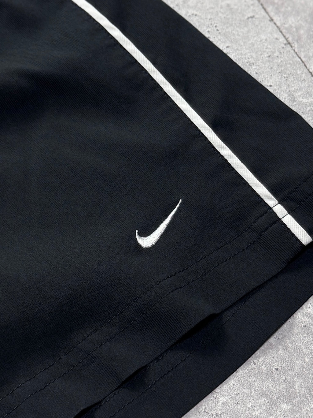 Vintage 2000s Nike Tennis Track Shorts (M)