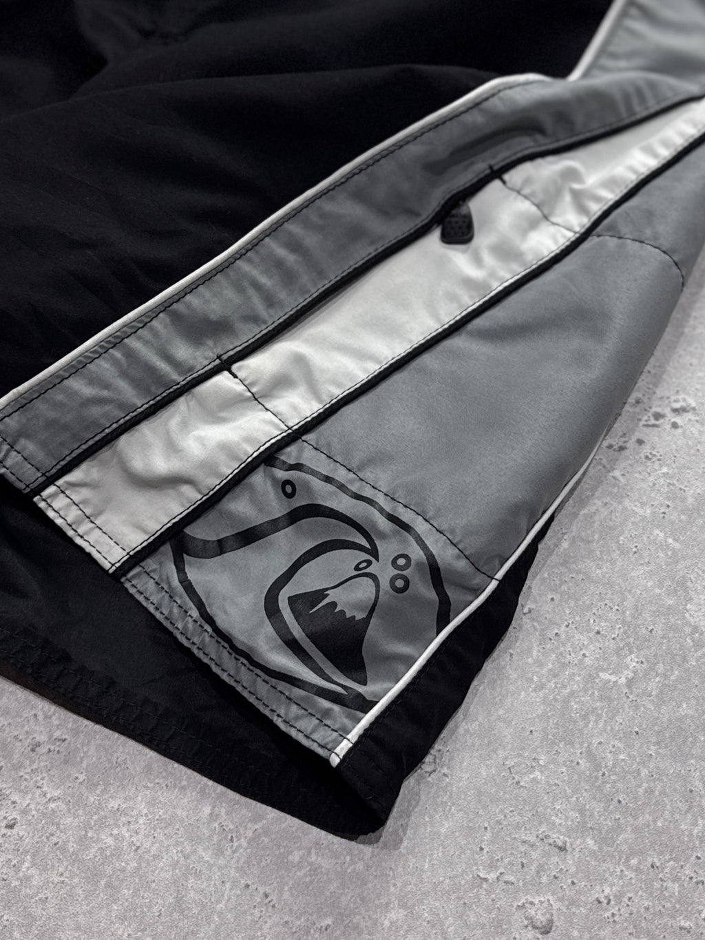 Vintage 2000s Quiksilver Board Shorts (32”)