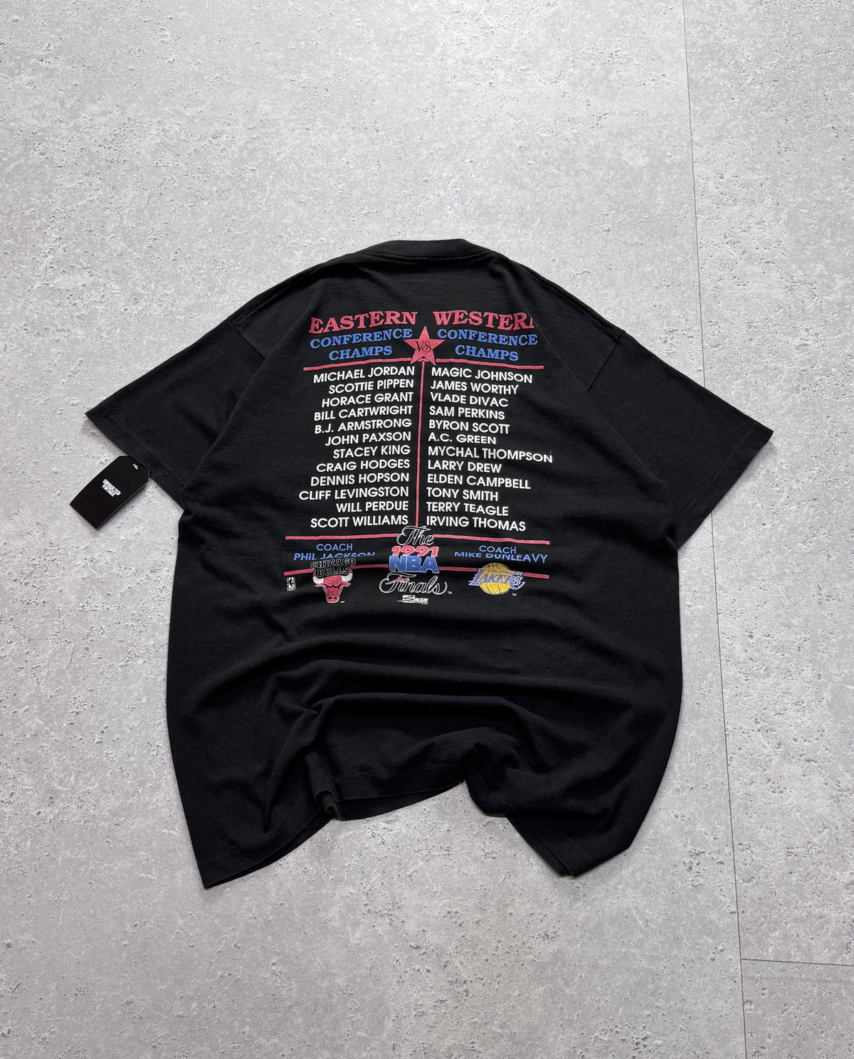 Vintage 1991 NBA Finals Michael Jordan Vs Magic Johnson Tee (XL)