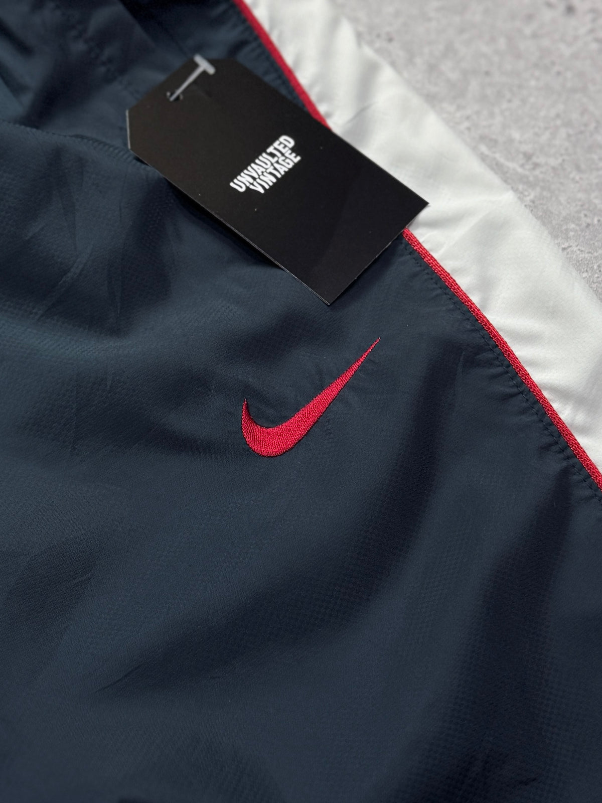 Vintage 2000s Nike 3/4 Adjustable Track Shorts (L)