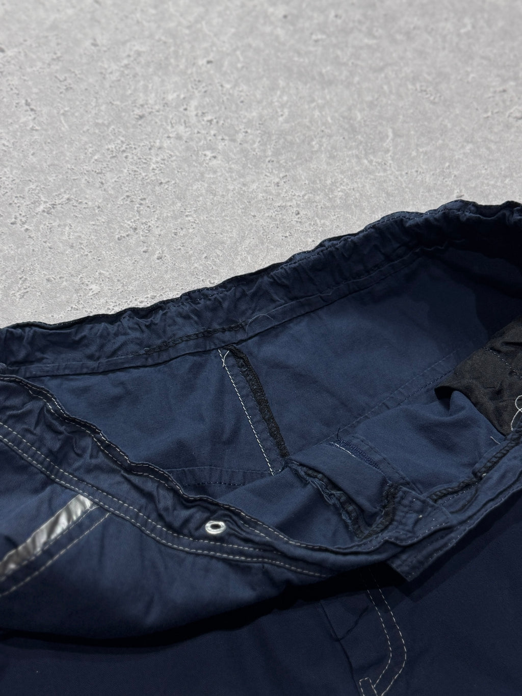 Vintage Y2K Oakley Cargo Shorts (32”)