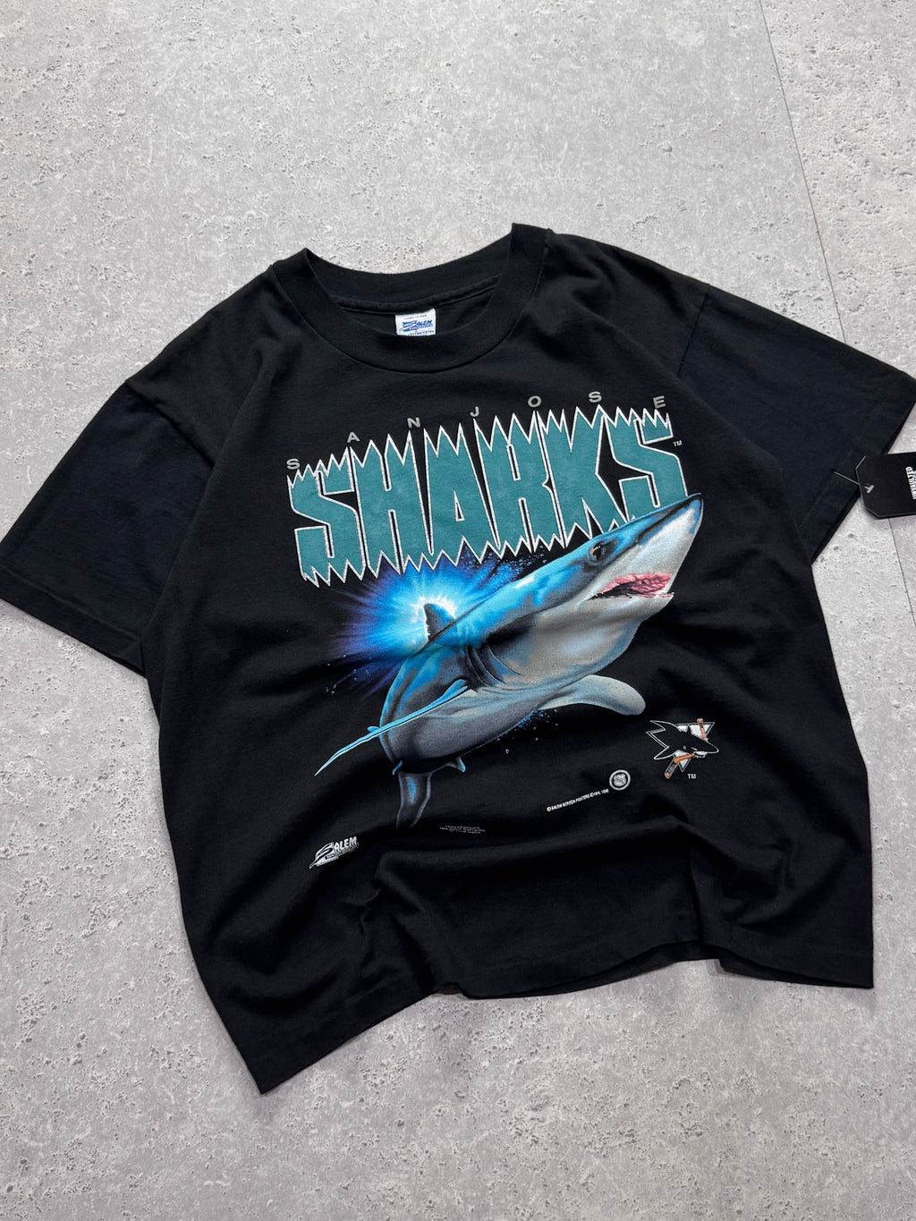 Vintage 1992 Salem X San Jose Sharks NHL Graphic Tee (M)