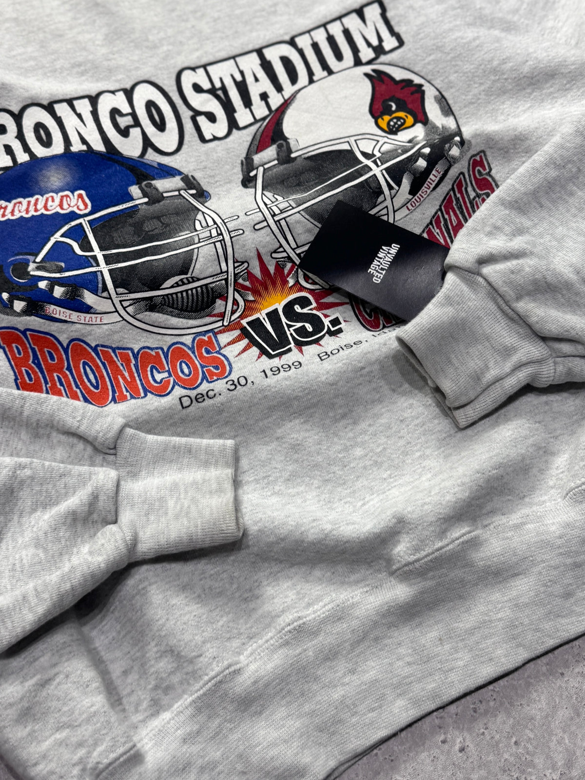 Vintage 1999 Denver Broncos Vs St Louis Cardinals NFL Helmet Sweater (L)