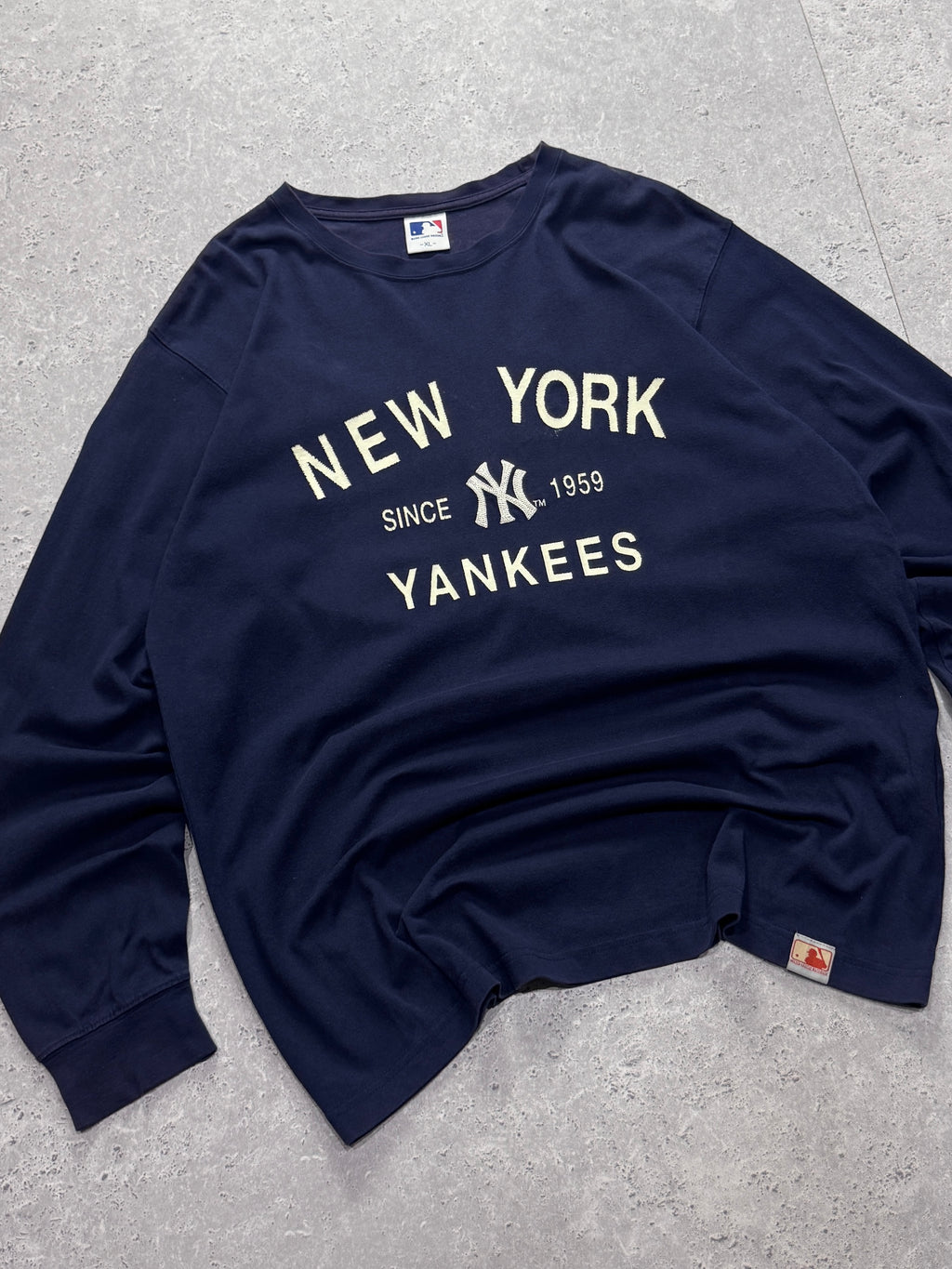 Vintage 2000s New York Yankees Navy Long Sleeve Tee (XL)