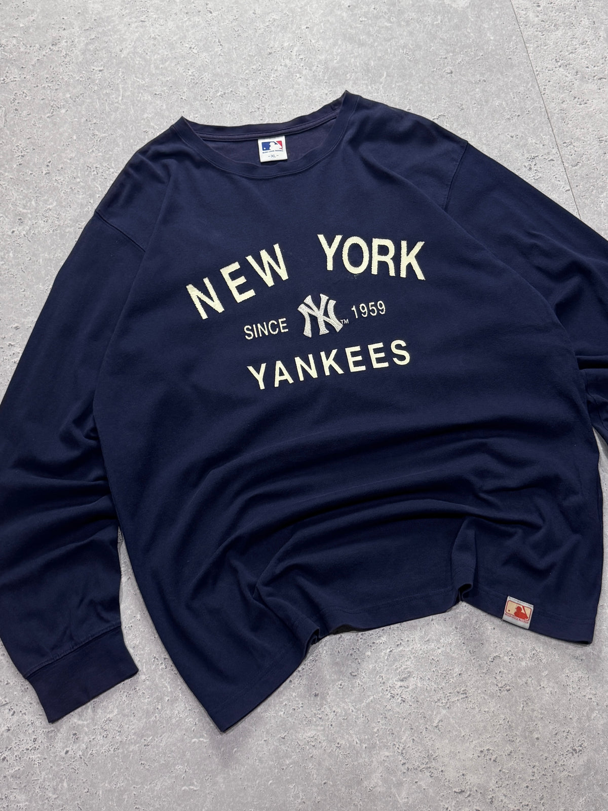 Vintage 2000s New York Yankees Navy Long Sleeve Tee (XL)