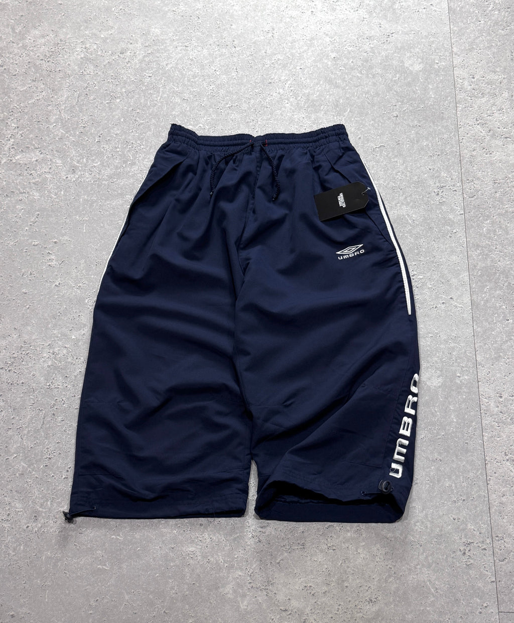 Vintage 2000s Umbro Spellout 3/4 Track Shorts (M)