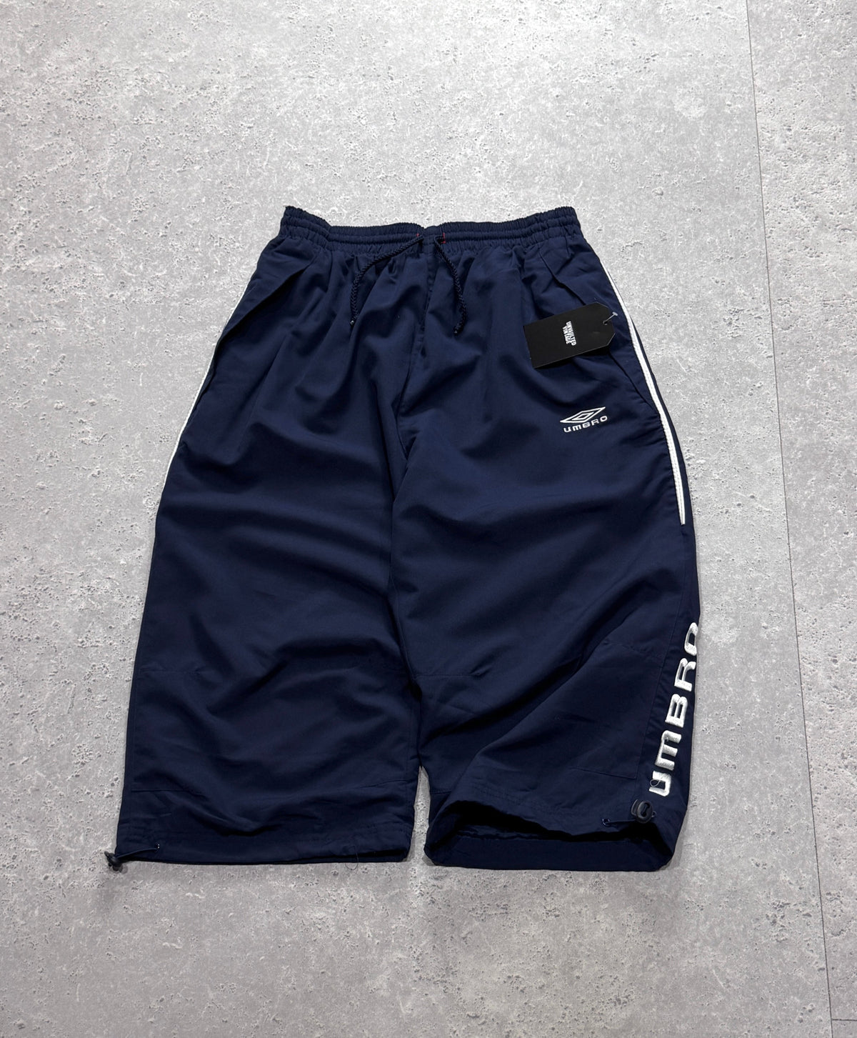 Vintage 2000s Umbro Spellout 3/4 Track Shorts (M)