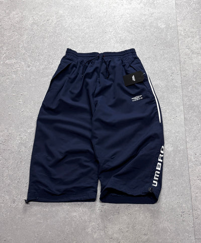 Vintage 2000s Umbro Spellout 3/4 Track Shorts (M)