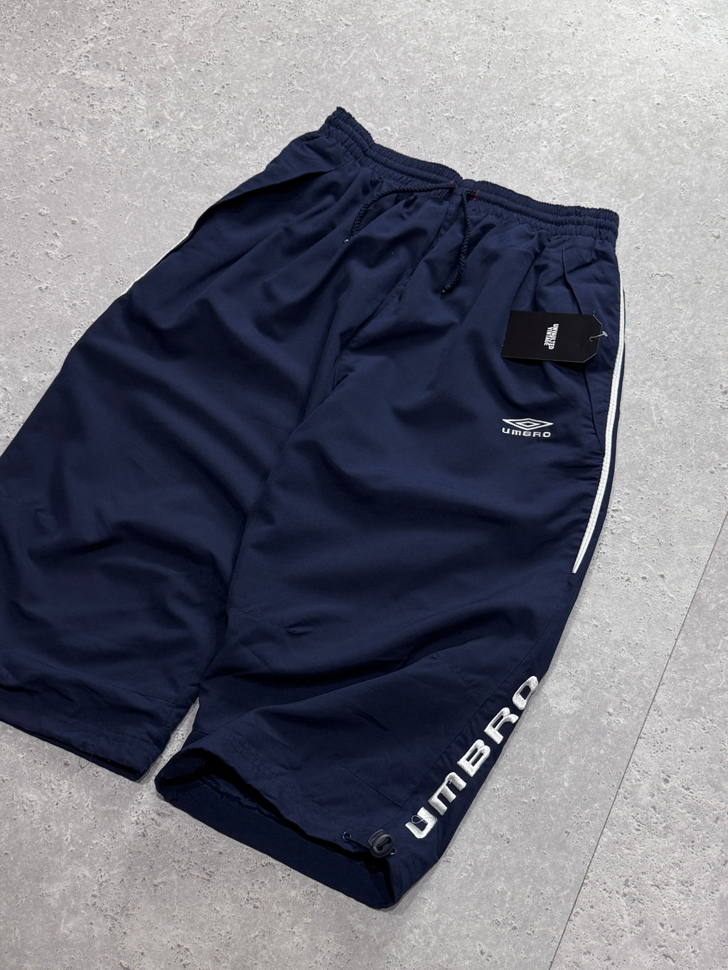 Vintage 2000s Umbro Spellout 3/4 Track Shorts (M)