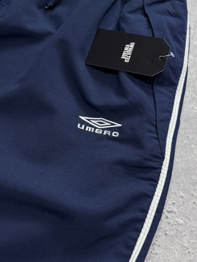 Vintage 2000s Umbro Spellout 3/4 Track Shorts (M)