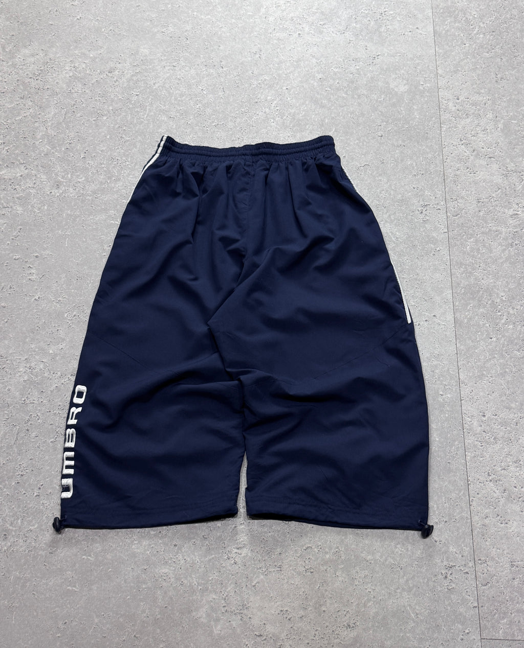 Vintage 2000s Umbro Spellout 3/4 Track Shorts (M)