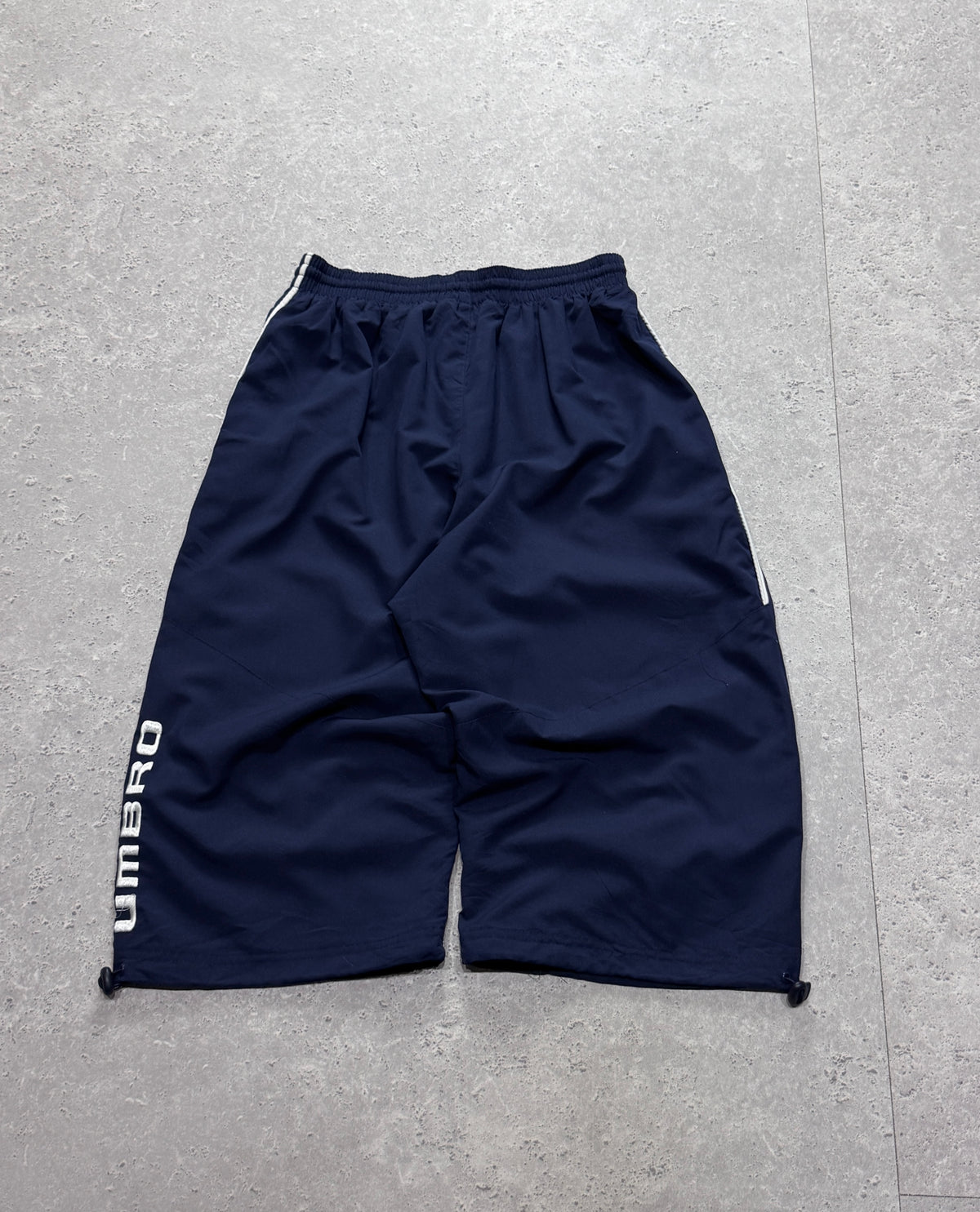 Vintage 2000s Umbro Spellout 3/4 Track Shorts (M)