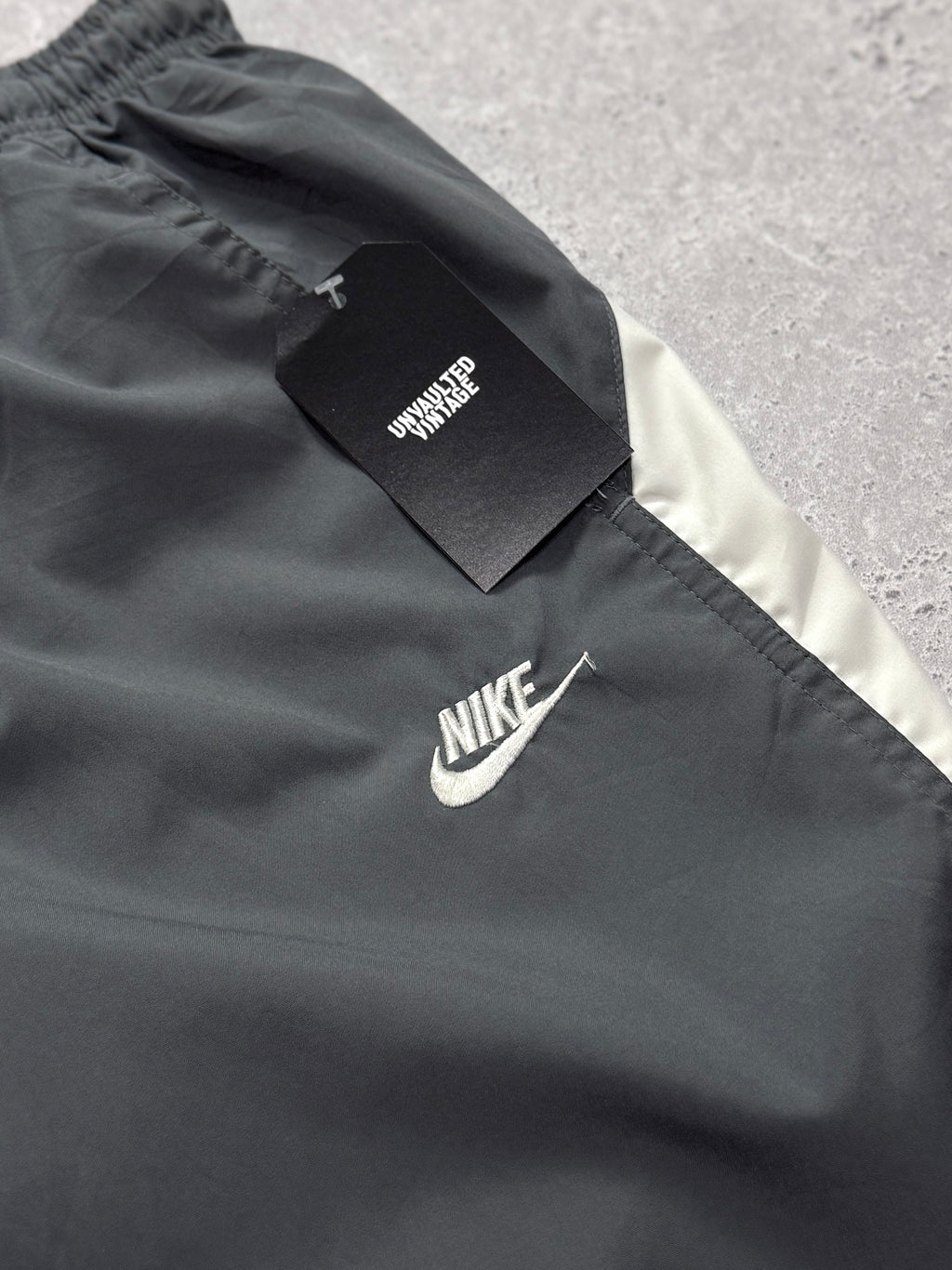 Vintage 2000s Nike Just Do It Track Shorts (M)