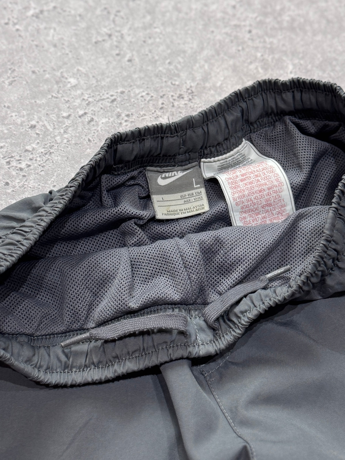 Vintage 2000s Nike Just Do It Track Shorts (M)