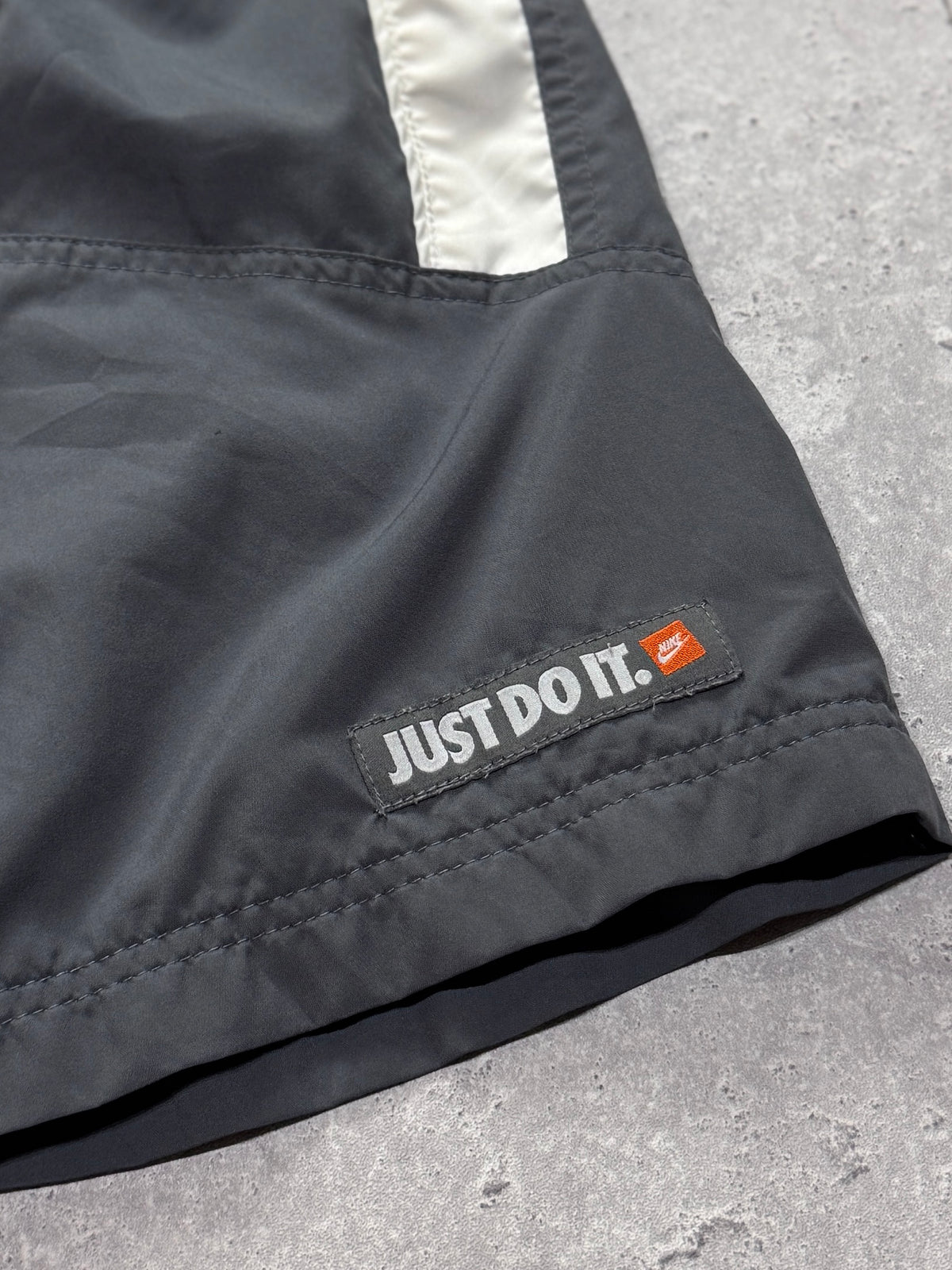 Vintage 2000s Nike Just Do It Track Shorts (M)