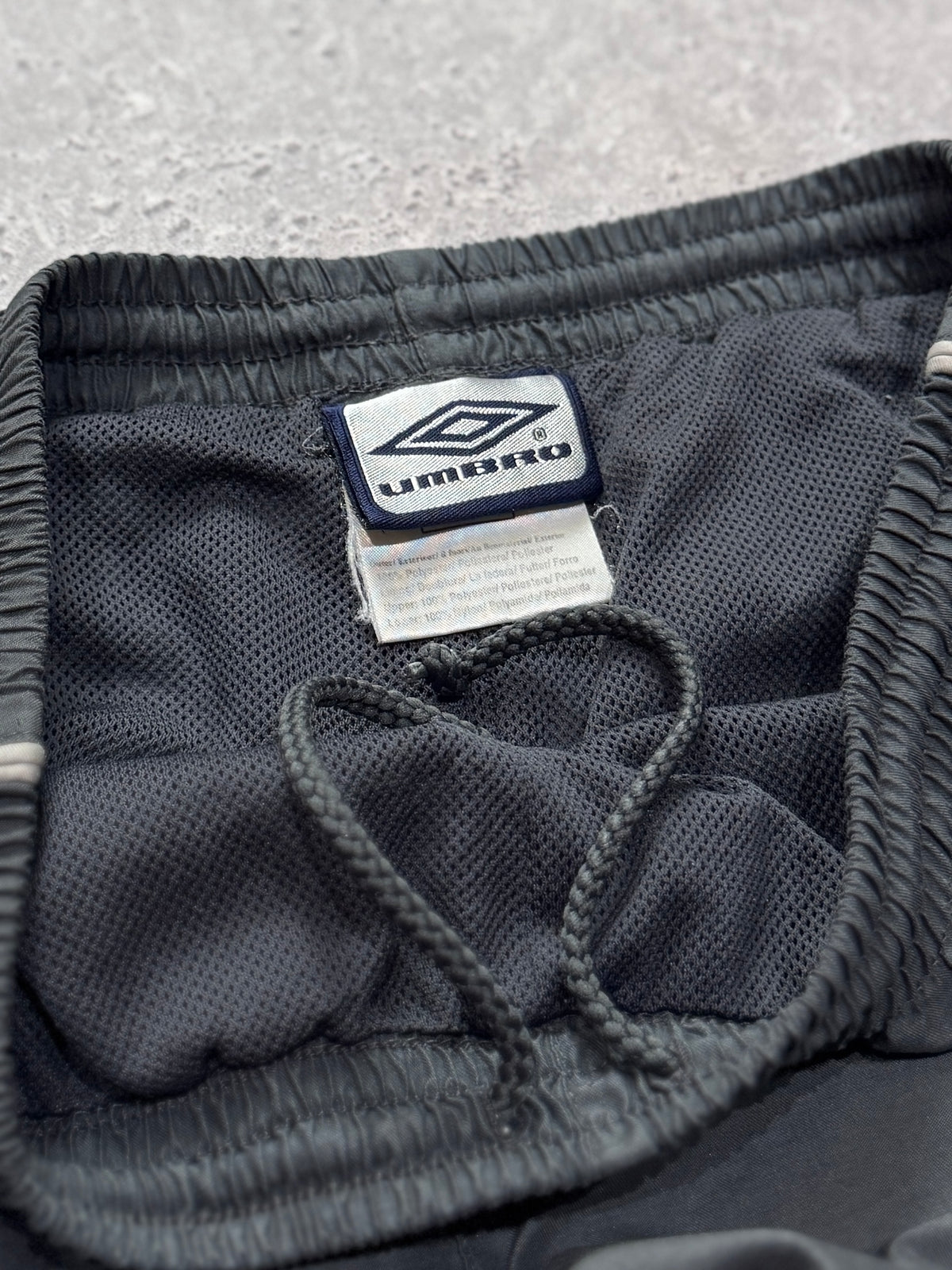 Vintage 2000s Umbro Track Shorts (M)