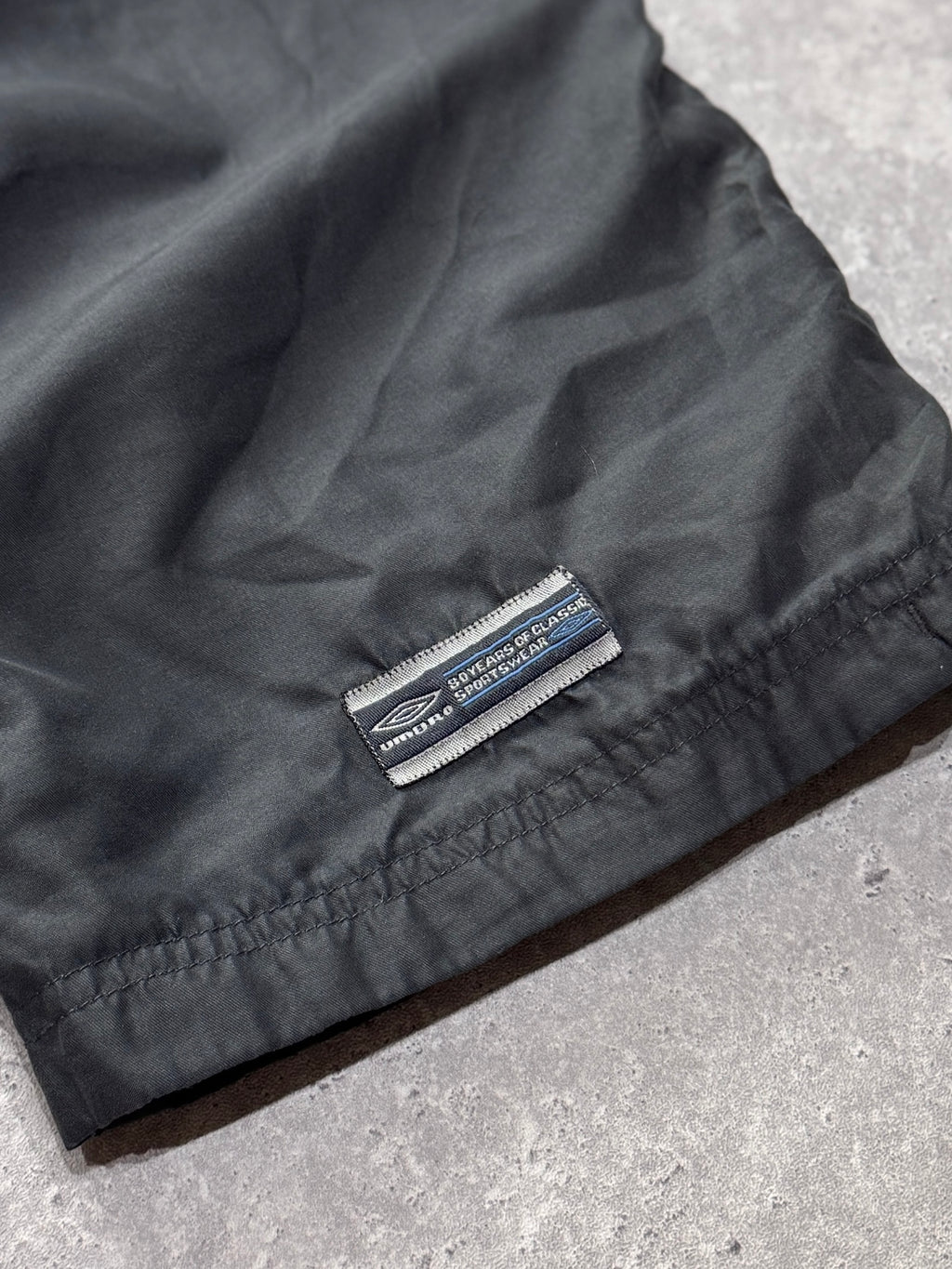 Vintage 2000s Umbro Track Shorts (M)