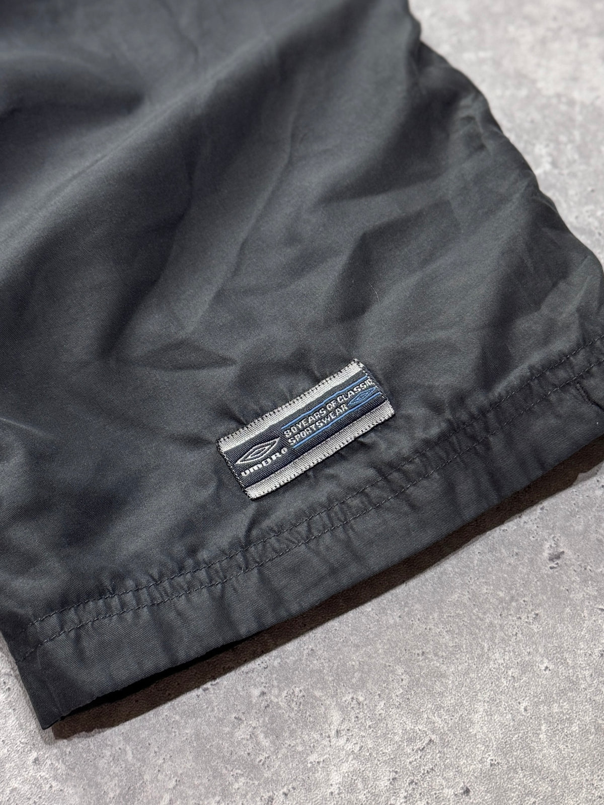 Vintage 2000s Umbro Track Shorts (M)