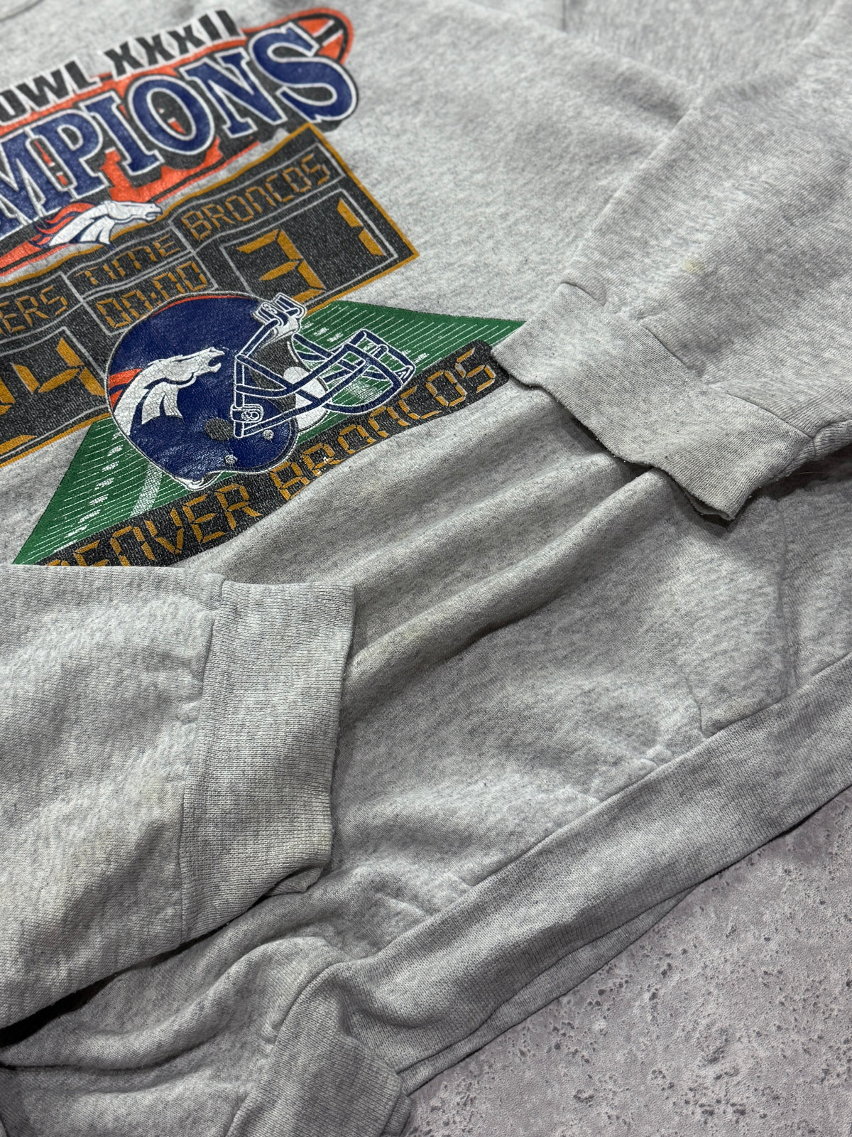 Vintage 90s Denver Broncos Superbowl NFL Sweater (XL)