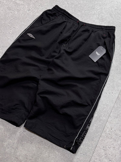 Vintage 2000s Umbro Spellout 3/4 Track Shorts (L)