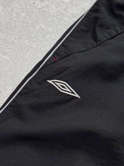 Vintage 2000s Umbro Spellout 3/4 Track Shorts (L)