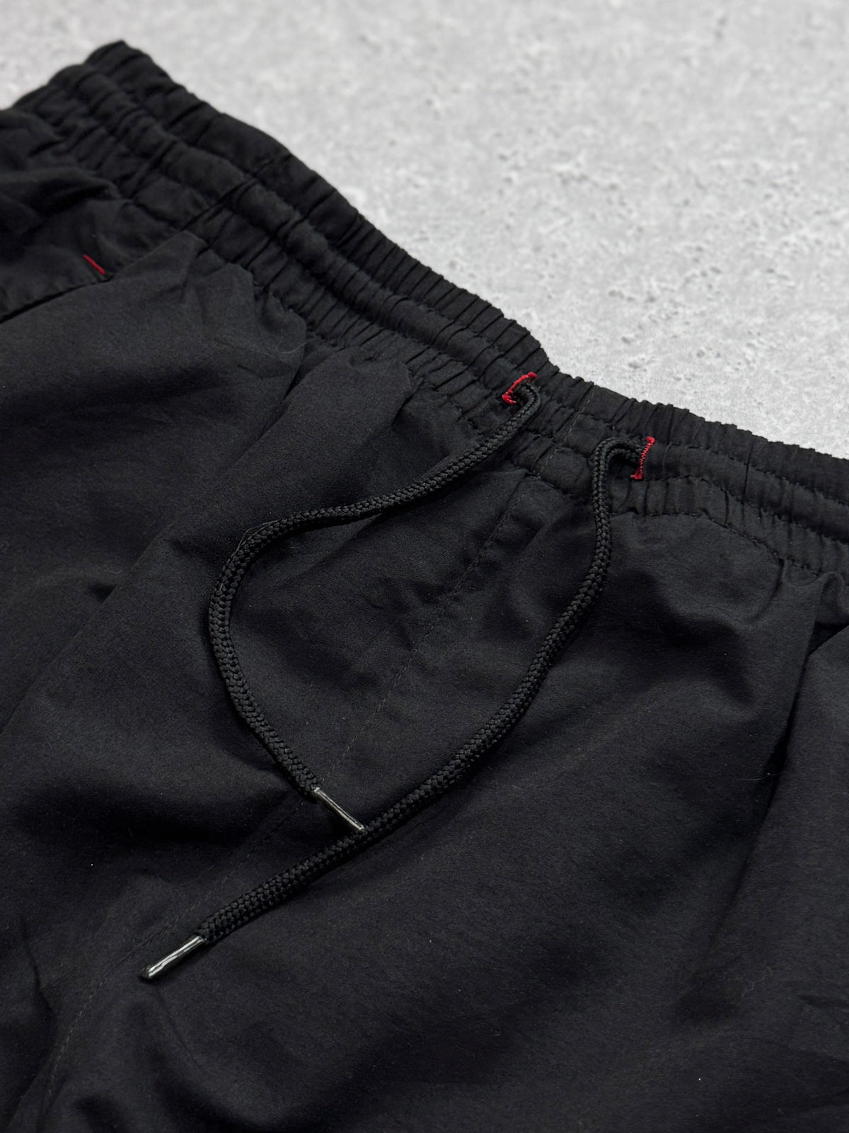 Vintage 2000s Umbro Spellout 3/4 Track Shorts (L)