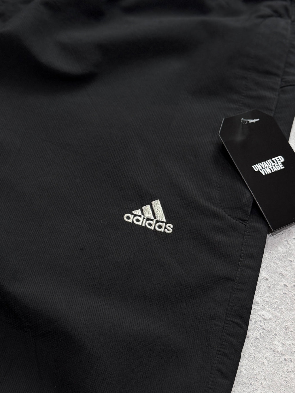 Vintage 2000s Adidas 3/4 Track Shorts (M)