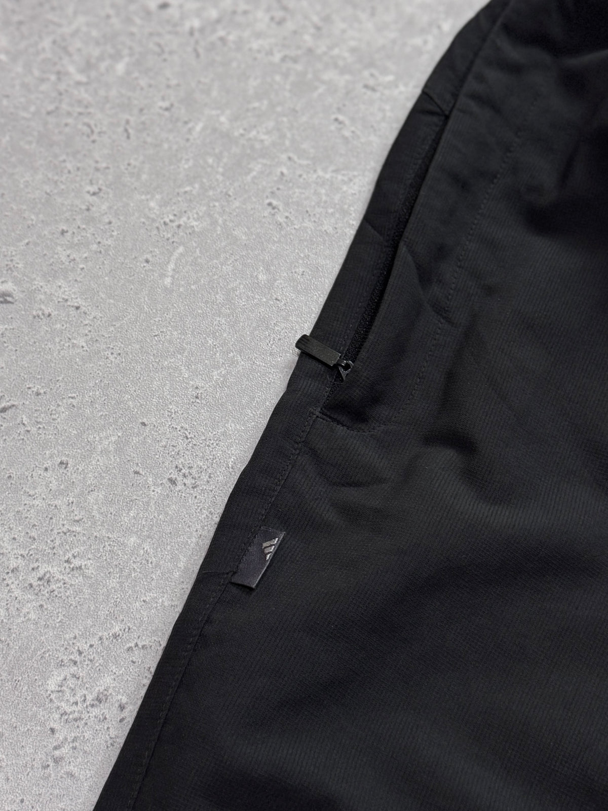Vintage 2000s Adidas 3/4 Track Shorts (M)