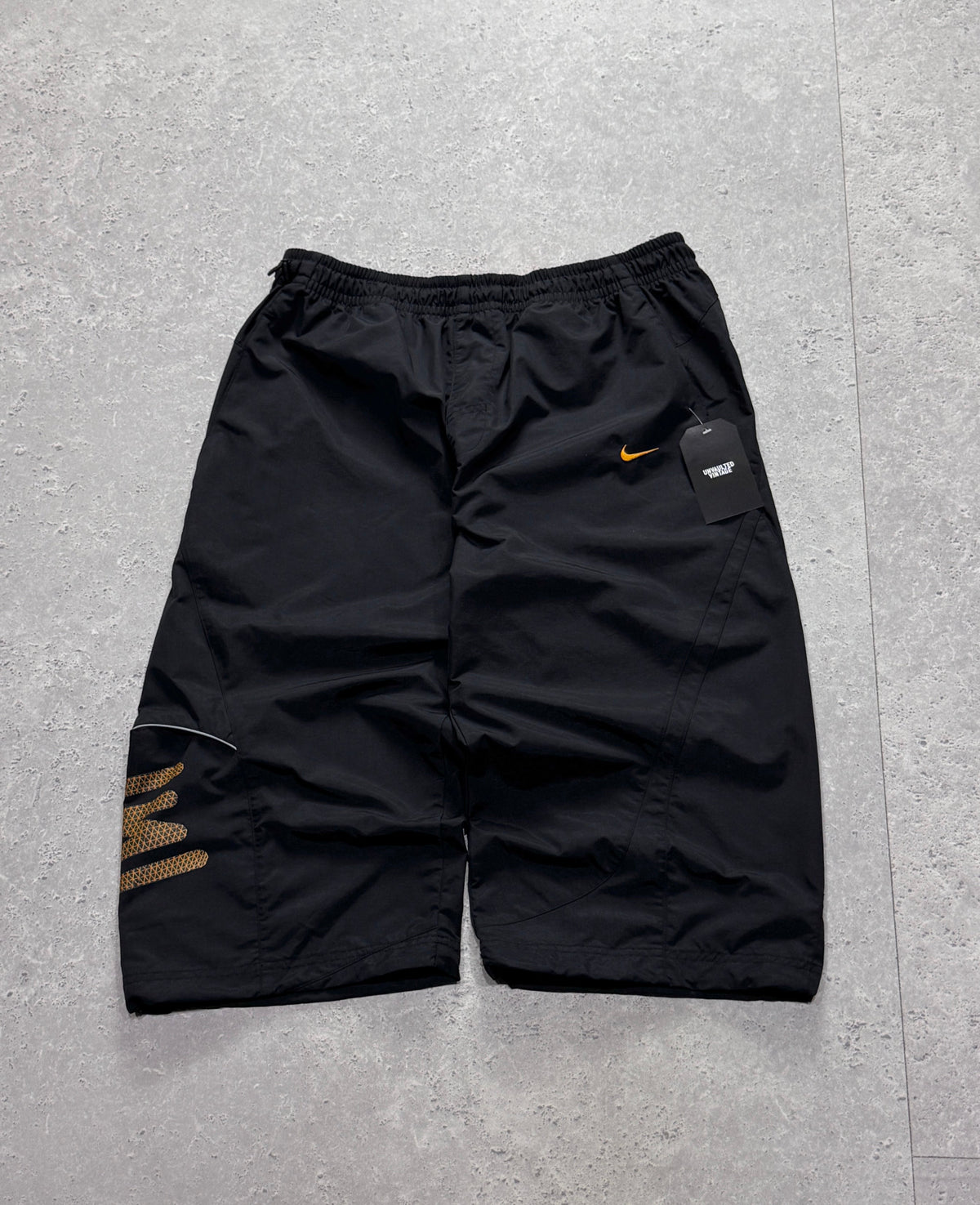 Vintage 2000s Nike Shox 3/4 Track Shorts (L)