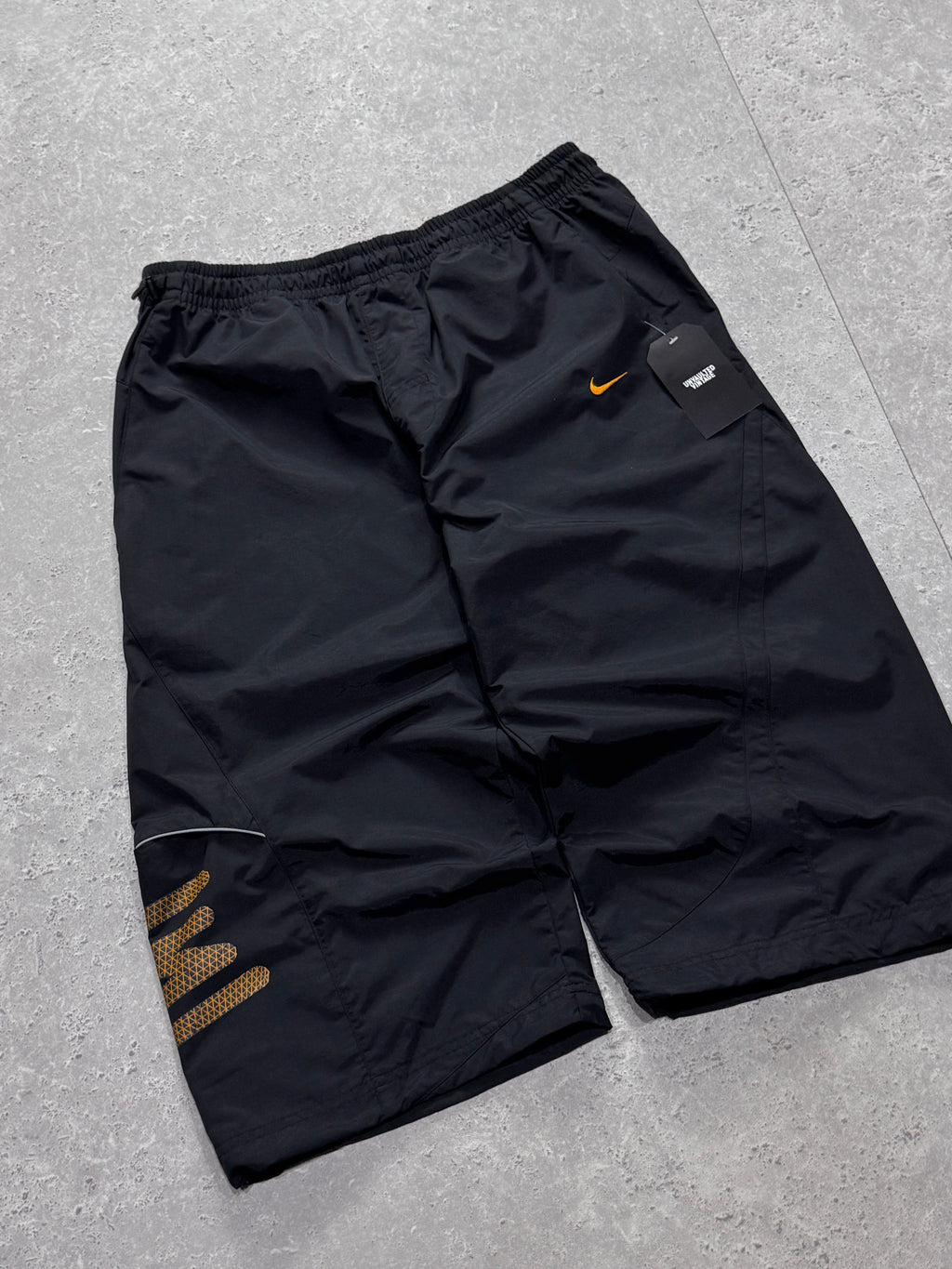 Vintage 2000s Nike Shox 3/4 Track Shorts (L)