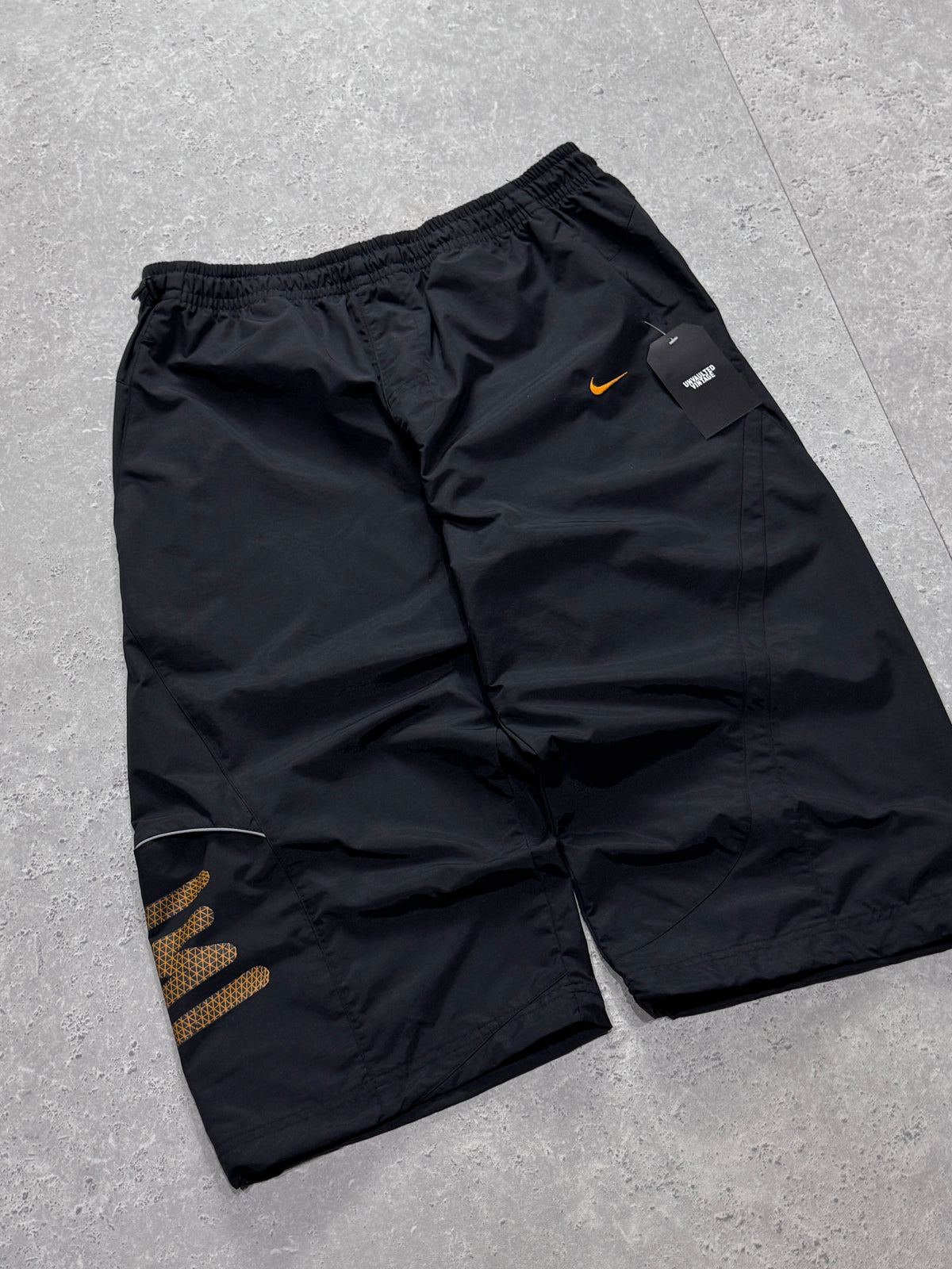 Vintage 2000s Nike Shox 3/4 Track Shorts (L)