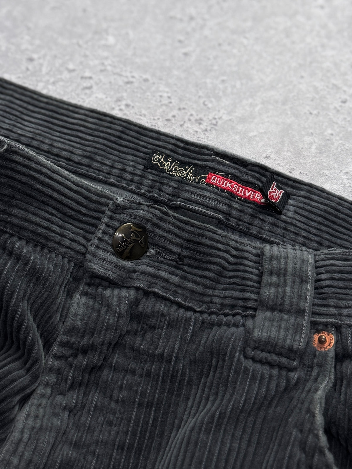 Vintage Y2K Quiksilver Corduroy Cargo Shorts (34”)