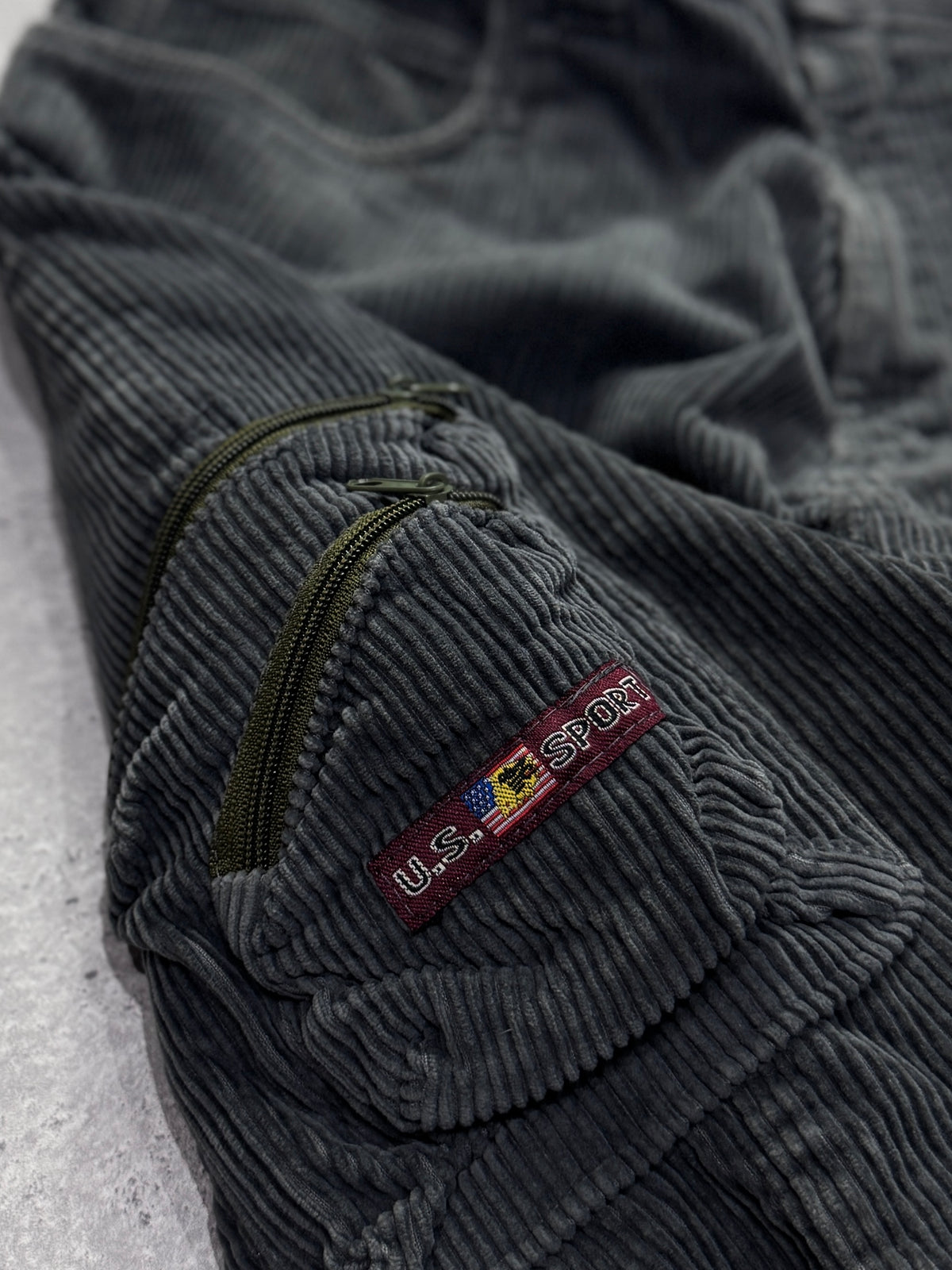 Vintage Y2K Quiksilver Corduroy Cargo Shorts (34”)