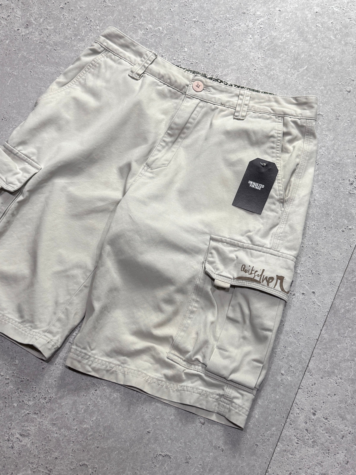 Vintage 2000s Quiksilver Cargo Shorts (32”)