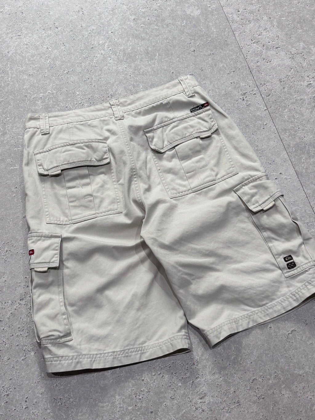 Vintage 2000s Quiksilver Cargo Shorts (32”)