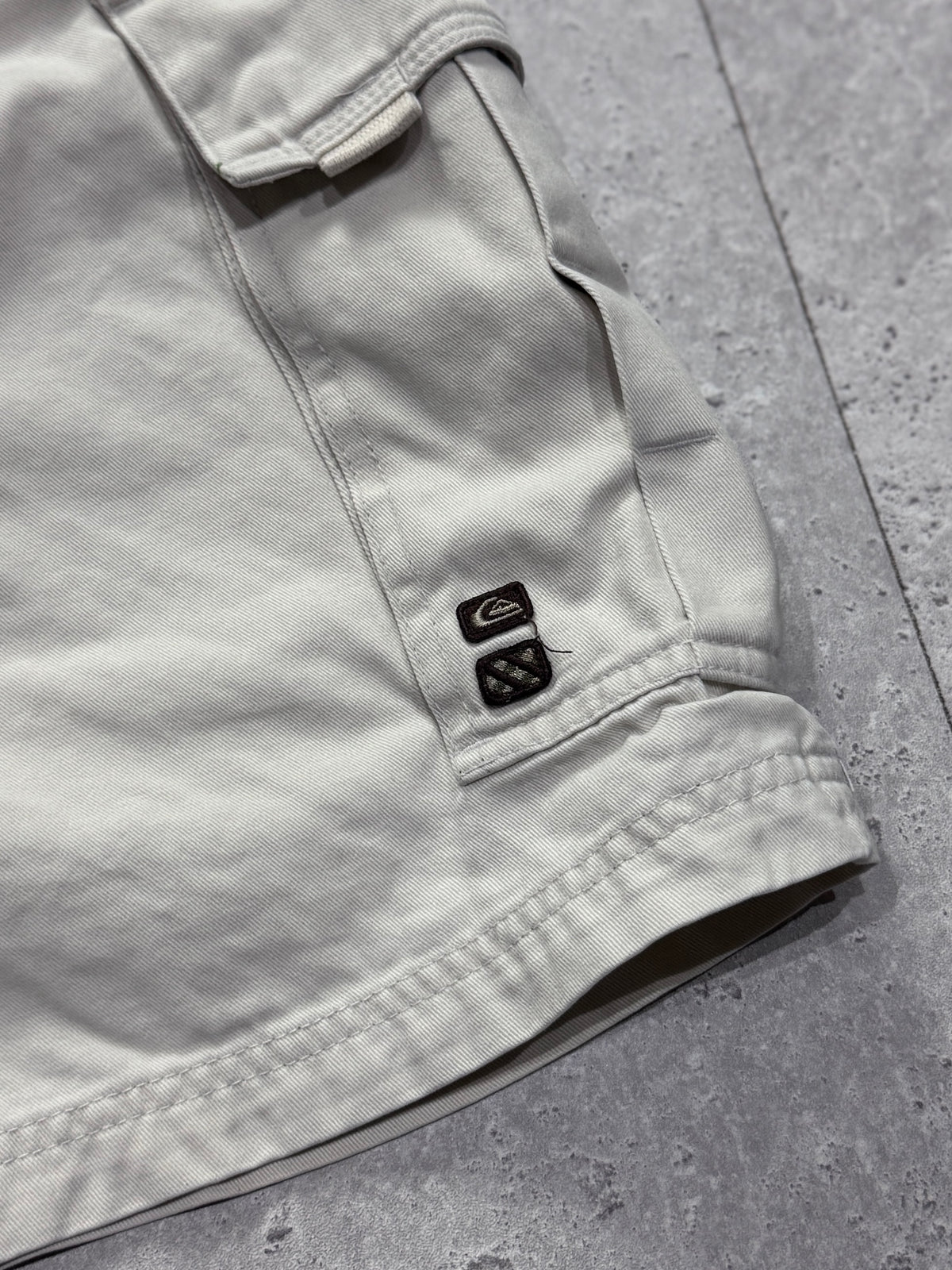 Vintage 2000s Quiksilver Cargo Shorts (32”)
